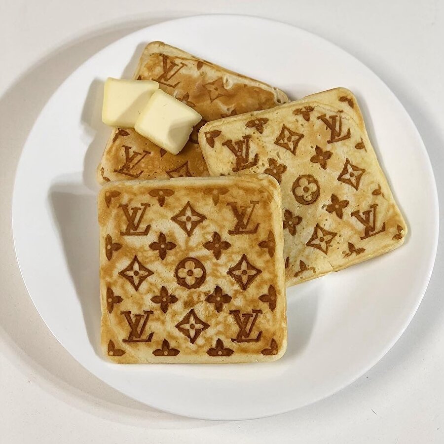 Benim marka takıntım hiç yoktur. Beğendiysem pazardan bile kıyafet alırım mesela