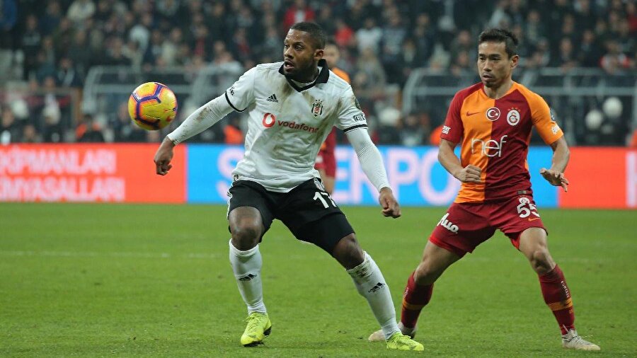 Galatasaray'ın Beşiktaş'ı konuk edeceği derbinin sonucu ligin zirvesini yeniden şekillendirebilir.
