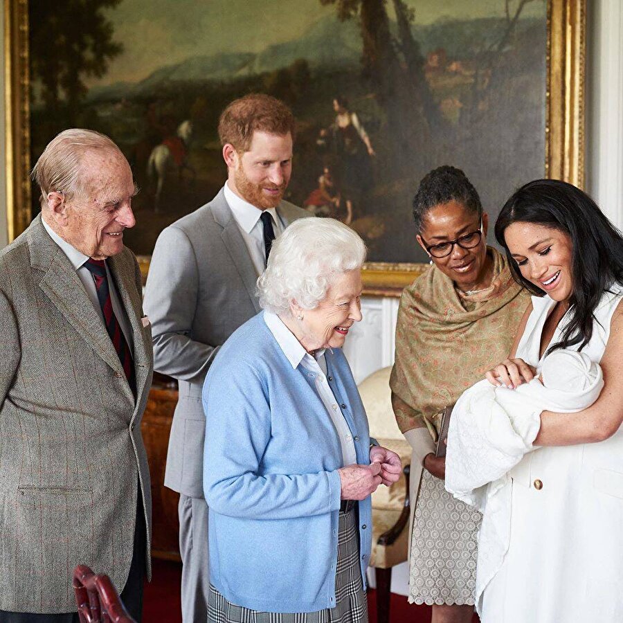 Meghan Markle ve Prens Harry bebeklerini Kraliçe Elizabeth ile tanıştırdı.