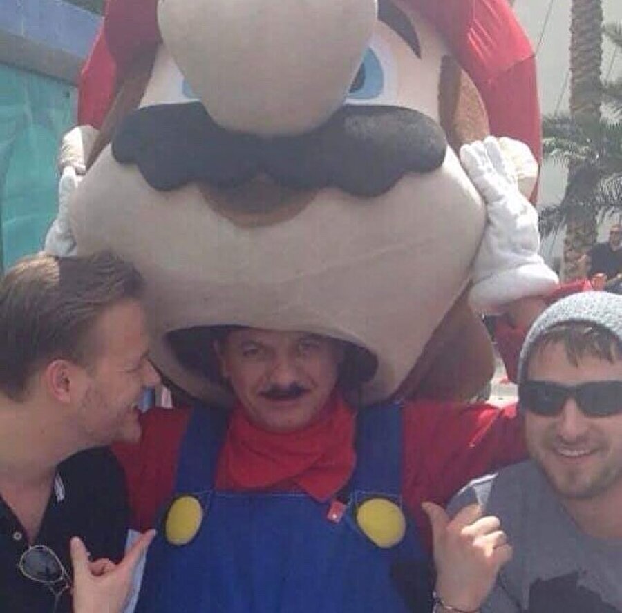 İçi dışı bir...​