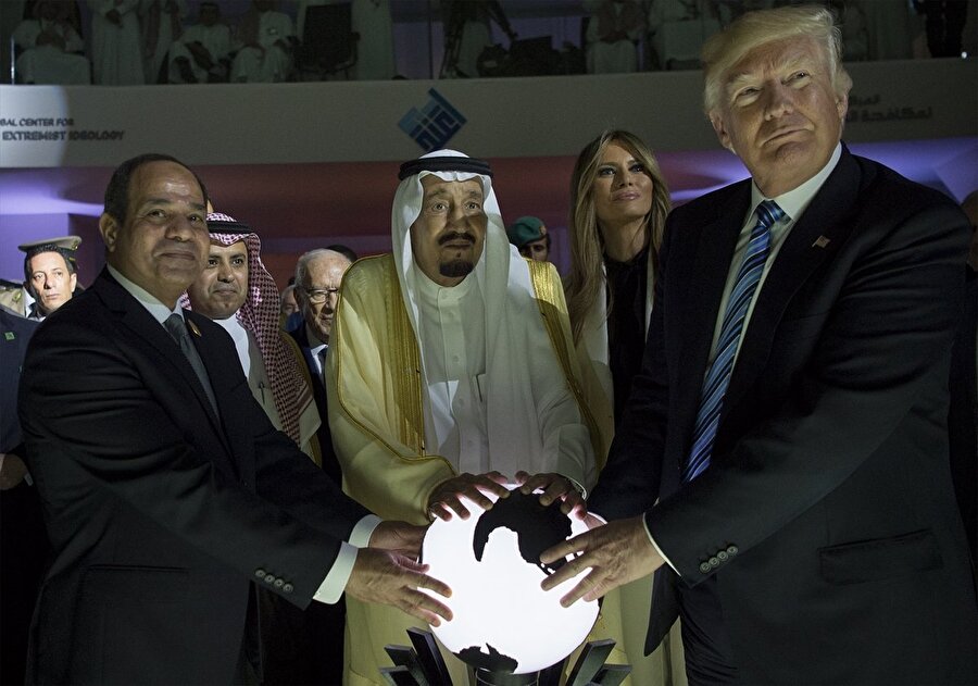 ABD Başkanı Donald Trump, göreve geldiğinden bu yana Mısır ve Suudi Arabistan'la oldukça yakın ilişkiler geliştirdi. Trump'ın İsrail yanlısı politikalarına, bu iki Arap ülkesi açıktan destek veriyor.