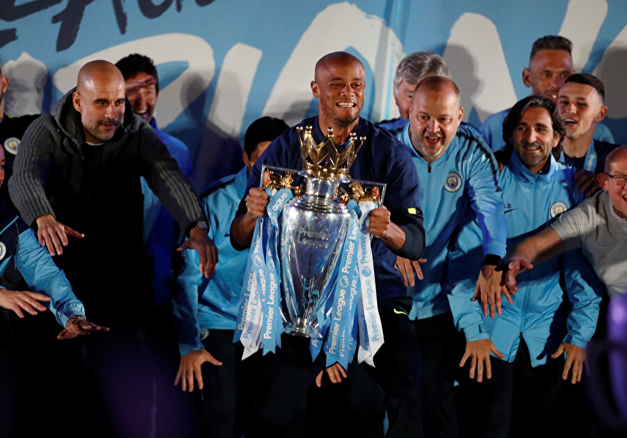 Manchester City kaptanı Vincent Kompany ve teknik ekibin kupa sevinci görülmeye değerdi.
