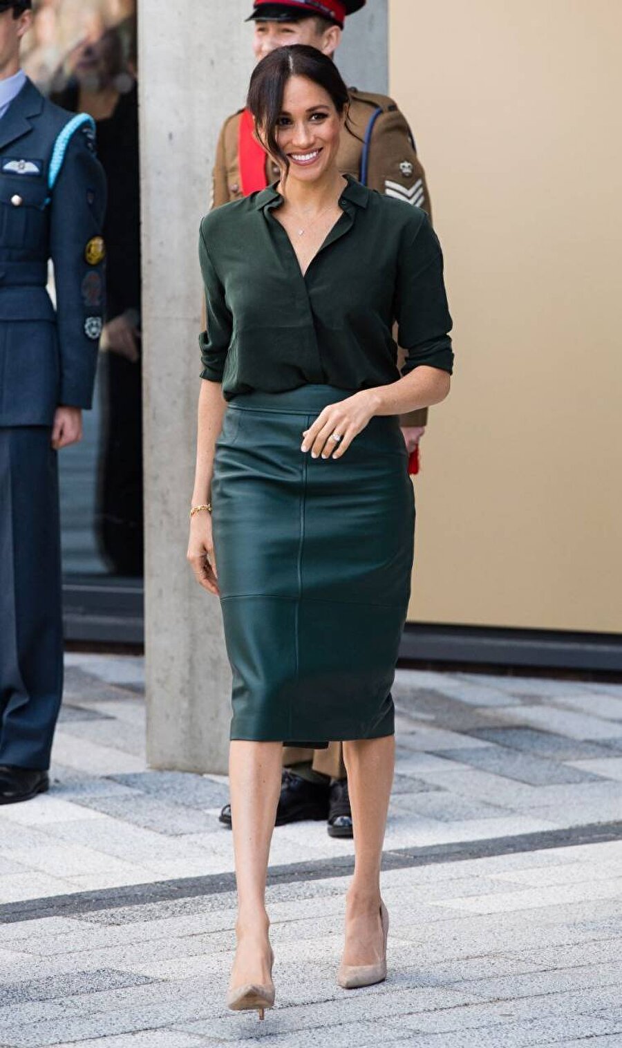 Meghan Markle, ilk çocuğunu kucağına aldı.
