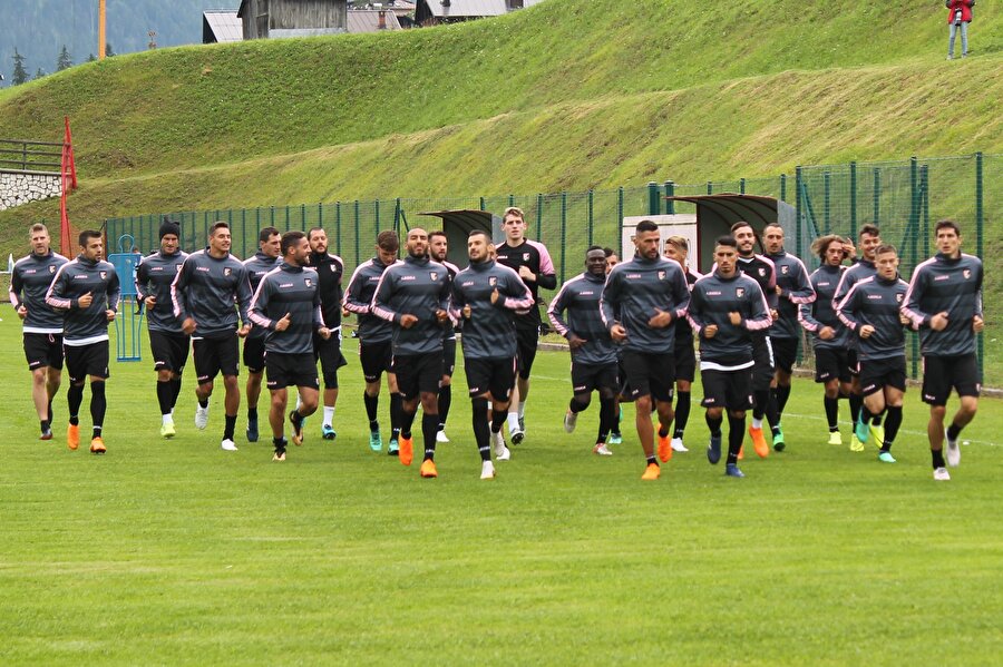 Palermo takımı antrenman yaparken.
