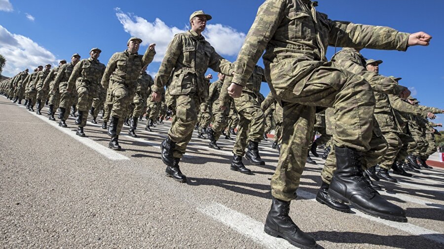 Tek pırpır almış bir onbaşıydım! Küçümsediğime bakmayın onbaşı bu boru değil.