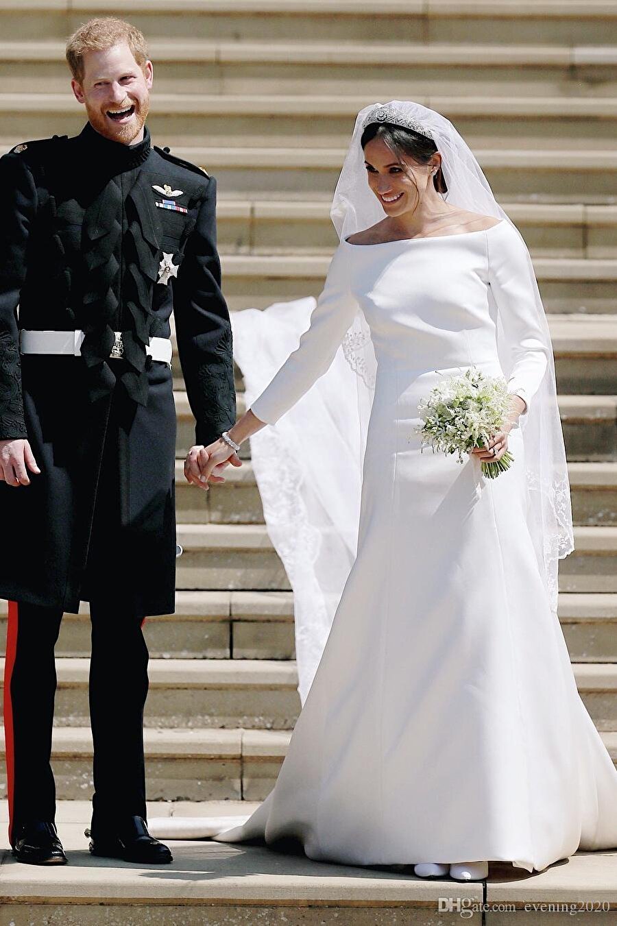 Meghan Markle ve Prens Harry evliliklerinin birinci yılında ilk çocuklarını kucağına aldı.