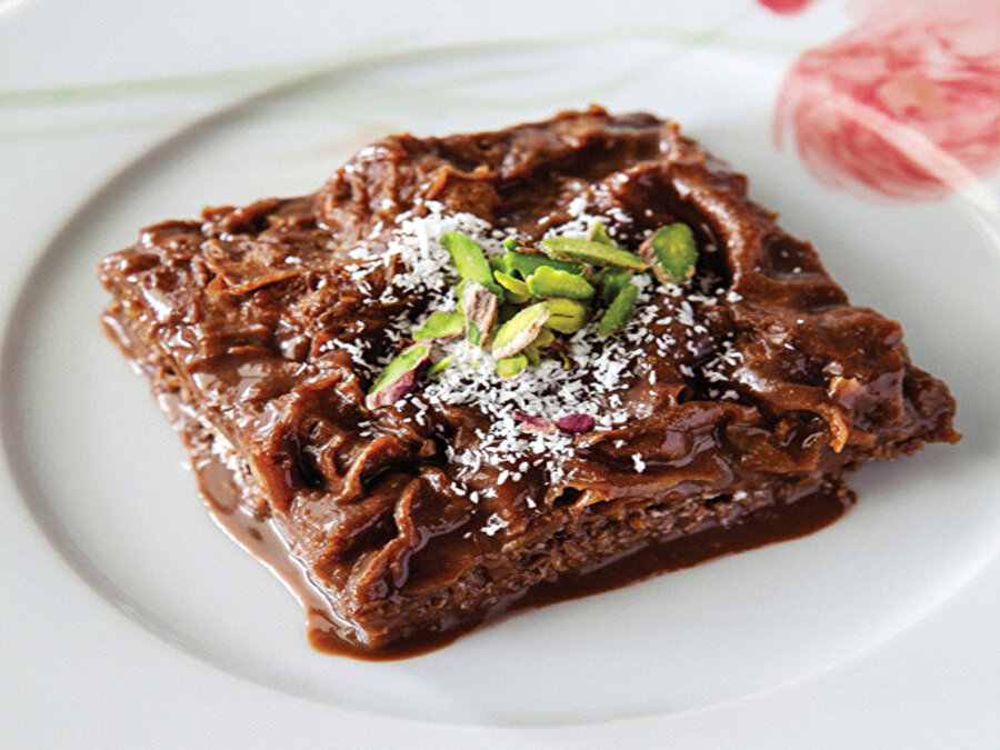 
                                    
                                    Ramazan
ayının vazgeçilmezi
olan güllacı
bir de çikolata
ile deneyin. Bu lezzete bayılacaksınız.Tarif
için: https://www.gzt.com/lokma/kahveli-ve-cikolatali-gullac-23725
                                
                                