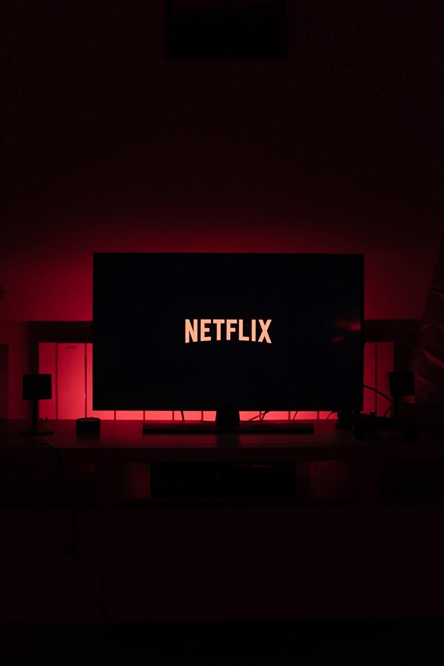 Netflix, yaza bomba gibi girmeye hazırlanıyor. 
