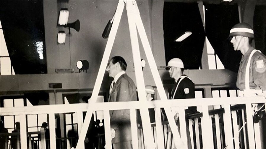 Adnan Menderes, Yassıada'da yargıladı.