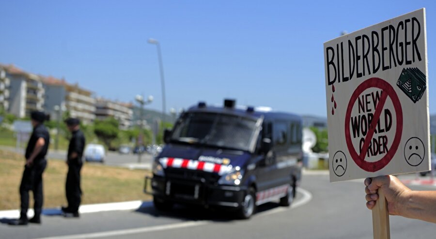 Bilderberg toplantılarına yönelik her yıl protesto gösterisi düzenleniyor.