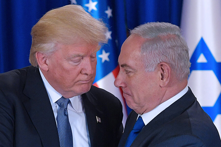 ABD Başkanı Donald Trump, İsrail Başbakanı Benyamin Netanyahu'ya (sağda) istediği her tavizi veriyor.
