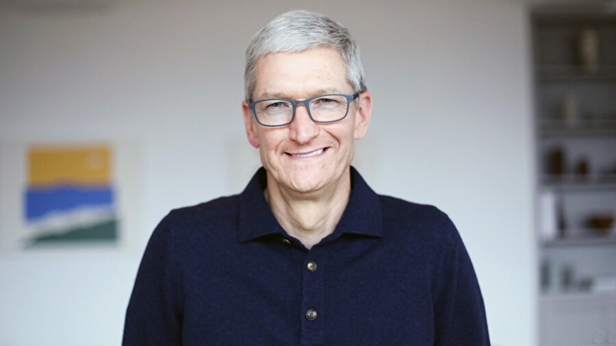  Tim Cook

                                    Apple CEO'su Tim Cook'un favori kitabı George Stalk'ın “Zamana Karşı Yarış” adlı eseri. Kitap, Japon ve Amerikan üreticilerini konu alarak, rekabeti anlatıyor. 
                                