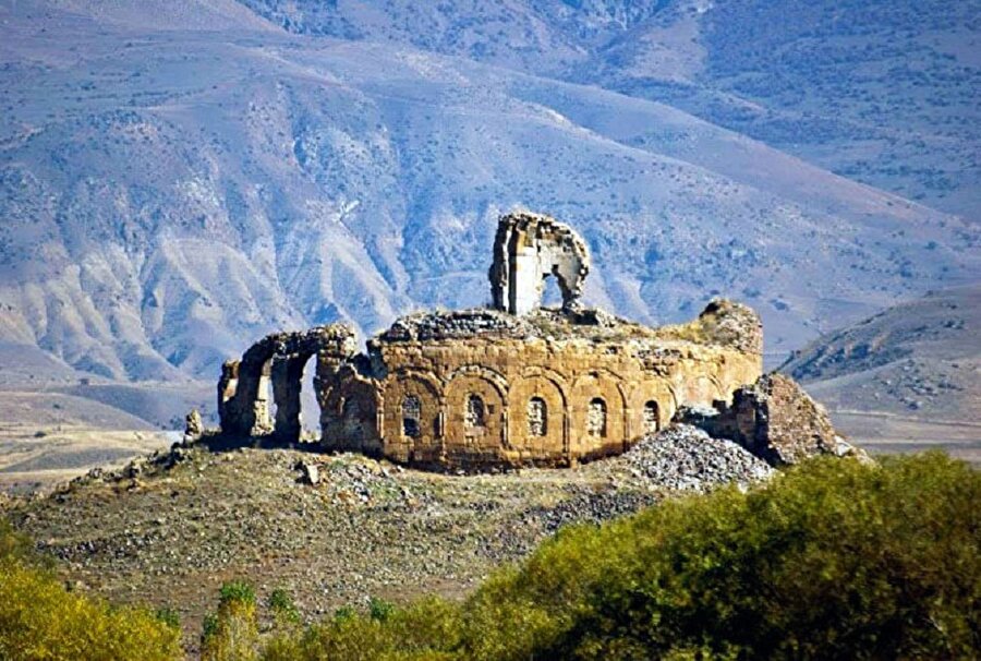 Geçmişteki toplumların yaşam biçimleri farklı olduğu gibi tahkiye yöntemleri de farklılık gösteriyor.