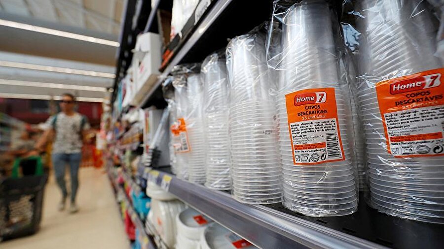 5. Pipet ve plastik gibi tek kullanım plastiklerin kullanılması
Çevre kirliliğini azaltmak amacıyla plastik kullanımının sınırlandırılması fikri dünya geneline yayılıyor. Mayıs ayında Avrupa Birliği Konseyi, plastik tabak, çatal, bıçak ve pipet gibi tek kullanımlık plastik ürünleri 2021’den itibaren yasaklayan düzenlemeyi onaylamıştı. Kanada da aynı yasağı getiriyor.