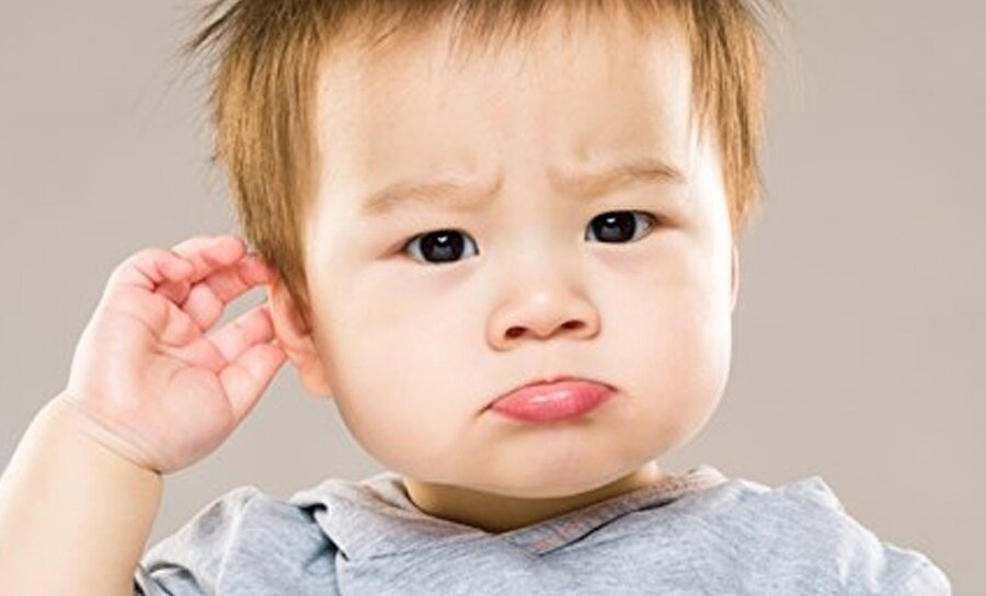 Kulak
Bazı insanlar da yalan sırasında burun yerine kulaklarına dokunur
veya sürekli kulaklarını kaşıyabilirler.