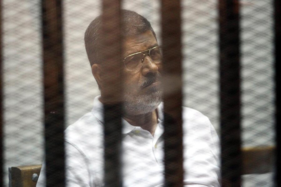 2013 yılından bu yana zindanlarda zulüm gören Muhammed Mursi, Mısır'ın demokratik yollarla seçilmiş ilk Cumhurbaşkanıydı.