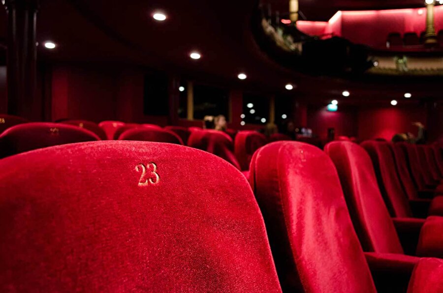 Sinema severlere müjdeli yaz haberi; bu hafta 10 film vizyona giriyor.