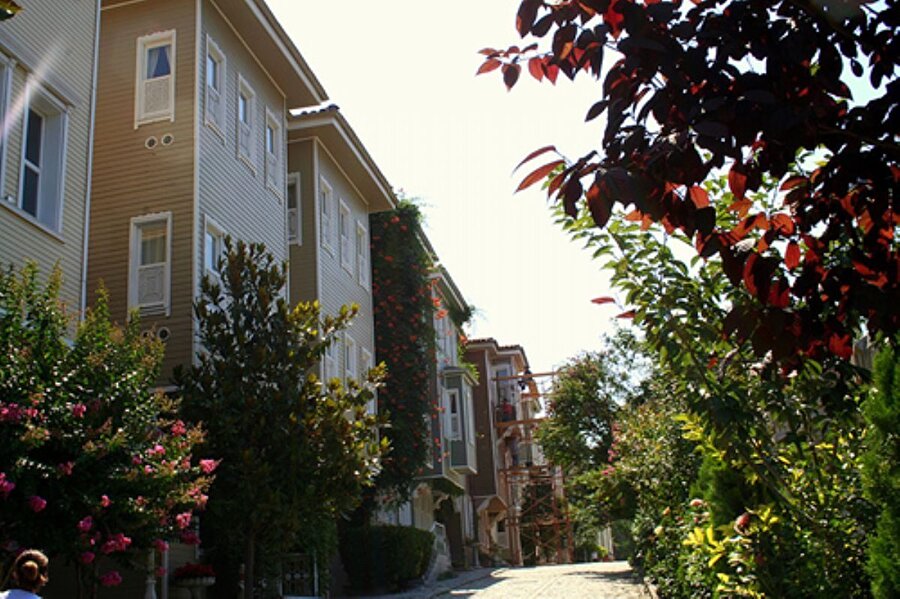 Dışarıda çıt yok, rüzgâr bile esmiyor.