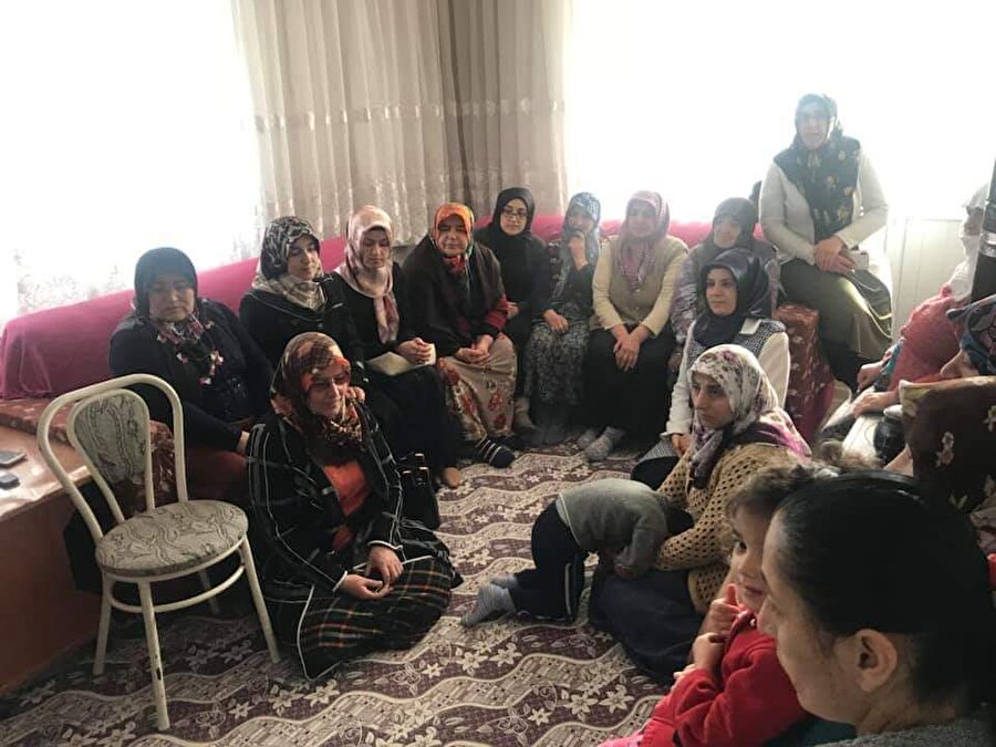 Anneannemin kırdığı bardağı anneme kuş olup giden teyze armağan etti o gün.