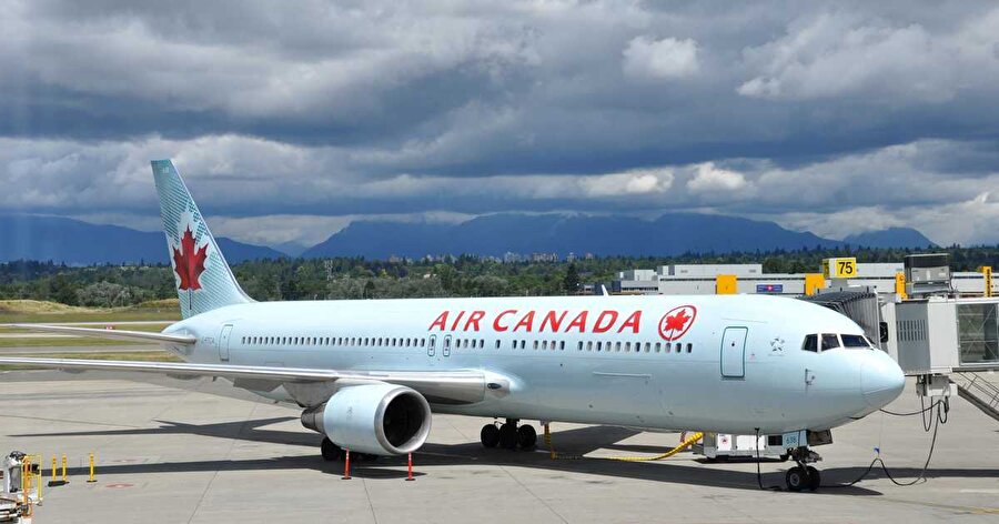 Kanada'da, Air Canada şirketinin uçuşunda uyuyakalan bir kadın, unutulduğunu ve kendisini birkaç saat sonra park halindeki karanlık uçakta bulduğunu söyledi