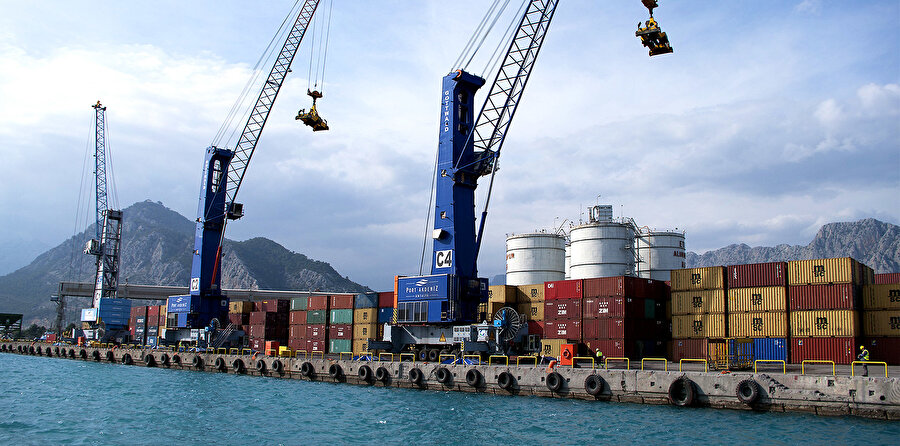 Dış ticaret açığında düşüş yaşanıyor.