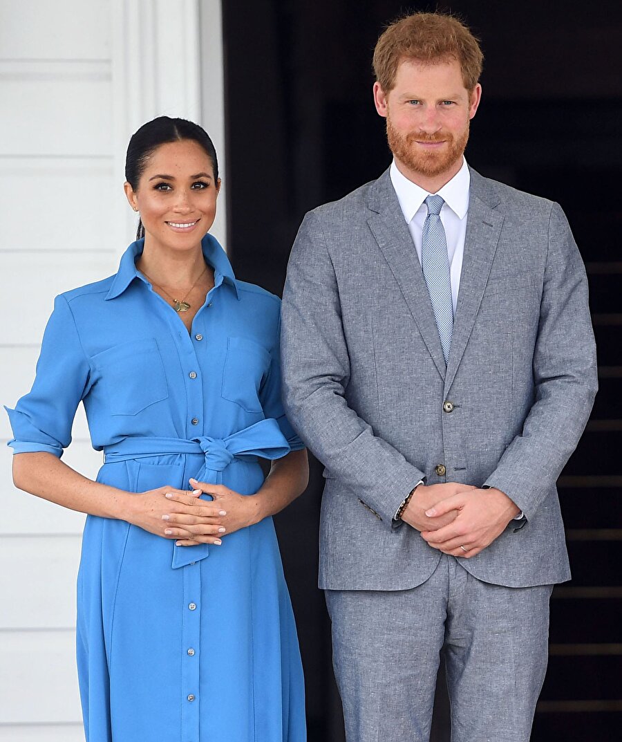 Meghan Markle ve Prens Harry, bir yardım derneğinin toplantısında tanışarak evlenme kararı aldı. Çiftin evliliklerinin birinci yılında ilk bebekleri dünyaya geldi.