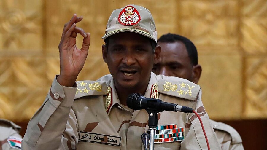 Sudan'da protestoculara kanlı müdahalenin fikir babası General Muhammed Hamdan Hamideti Daklu.