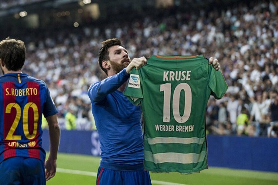 Geçen sezon Werder Bremen ile 5 haftada toplam 11 gole katkı sağladı. 5 haftalık periyotlar baz alınınca gol katkısı istatistiğinde Kruse'yi geçen sezon sadece Lionel Messi geçebildi.

                                    
                                    
                                    
                                    
                                    
                                    
                                    
                                
                                
                                
                                
                                
                                
                                