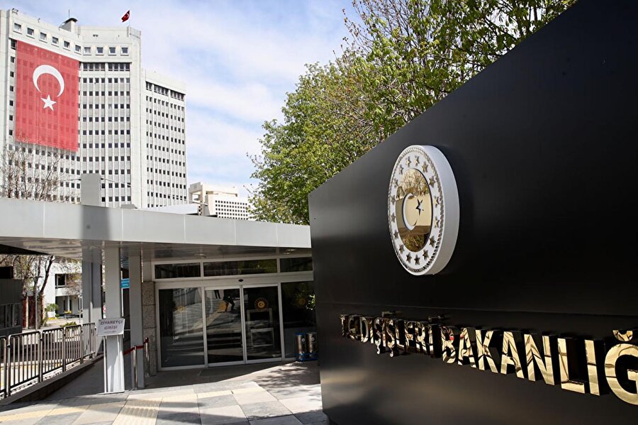Dışişleri Bakanlığı'na çağırılan Iram Büyükelçilik Maslahatgüzarına sınır ötesi operasyonlara devam edileceği bilgisi verildi.