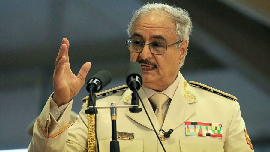 Halife Hafter, bir zamanlar Muammer Kaddafi'nin en yakınındaki isimdi.