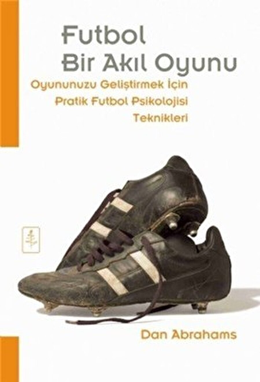 Kişisel gelişim kitaplarını ve futbol konulu kitapları seviyor.