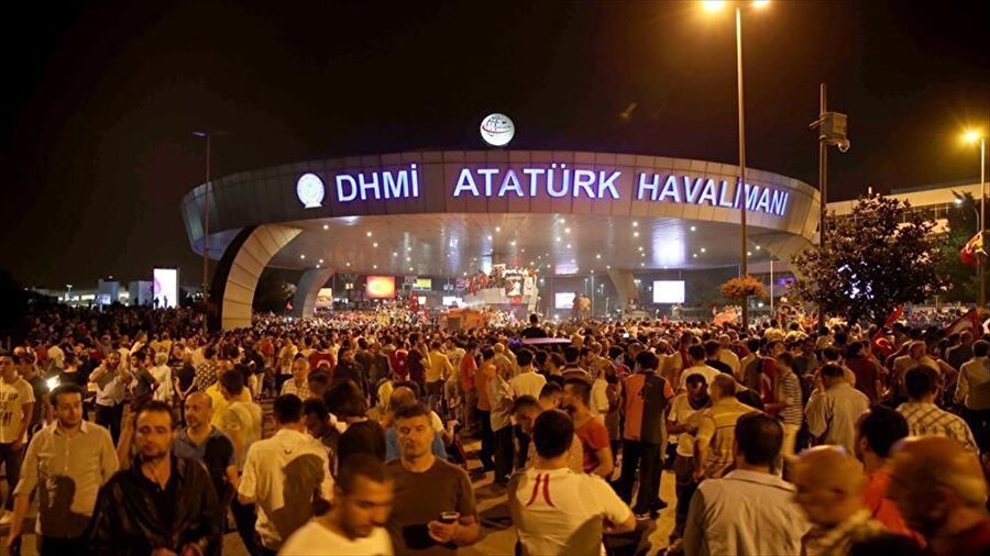 Atatürk Havalimanı'nın işgal teşebbüsü davasında10 kişi ağırlaştırılmış müebbet cezası, 43 kişi müebbet hapis cezası aldı.