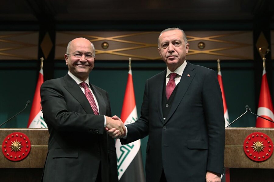Irak Cumhurbaşkanı Berhem Salih ile Cumhurbaşkanı Recep Tayyip Erdoğan, Erbil'deki terör saldırısı üzerine bir telefon görüşmesi gerçekleştirdi.
