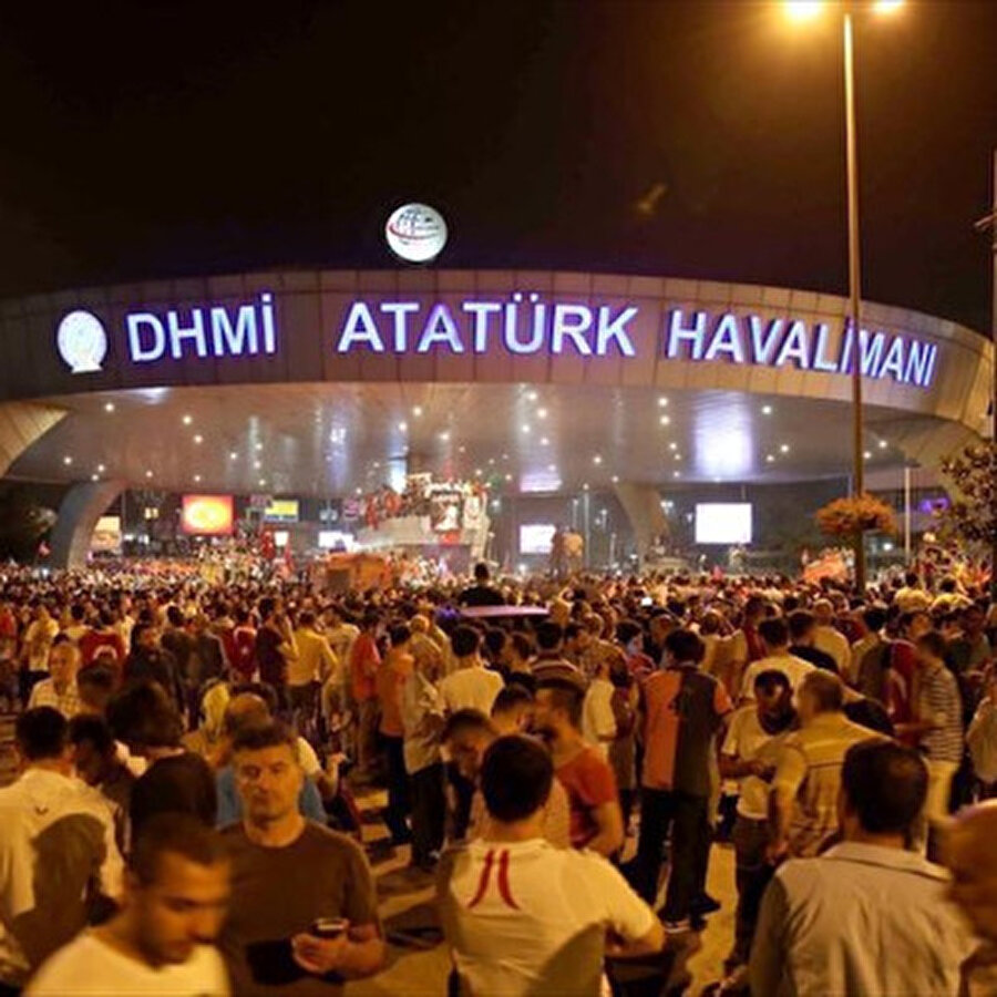 FETÖ'nün Atatürk Havalimanı'na işgal girişimi davasında karar verildi
15 Temmuz darbe teşebbüsünde Atatürk Havalimanı'nın işgal girişimine ilişkin davada karar çıktı. Verilen kararda, 10 kişi ağırlaştırılmış müebbet cezası alırken 43 kişiye de müebbet hapis cezası verildi.
