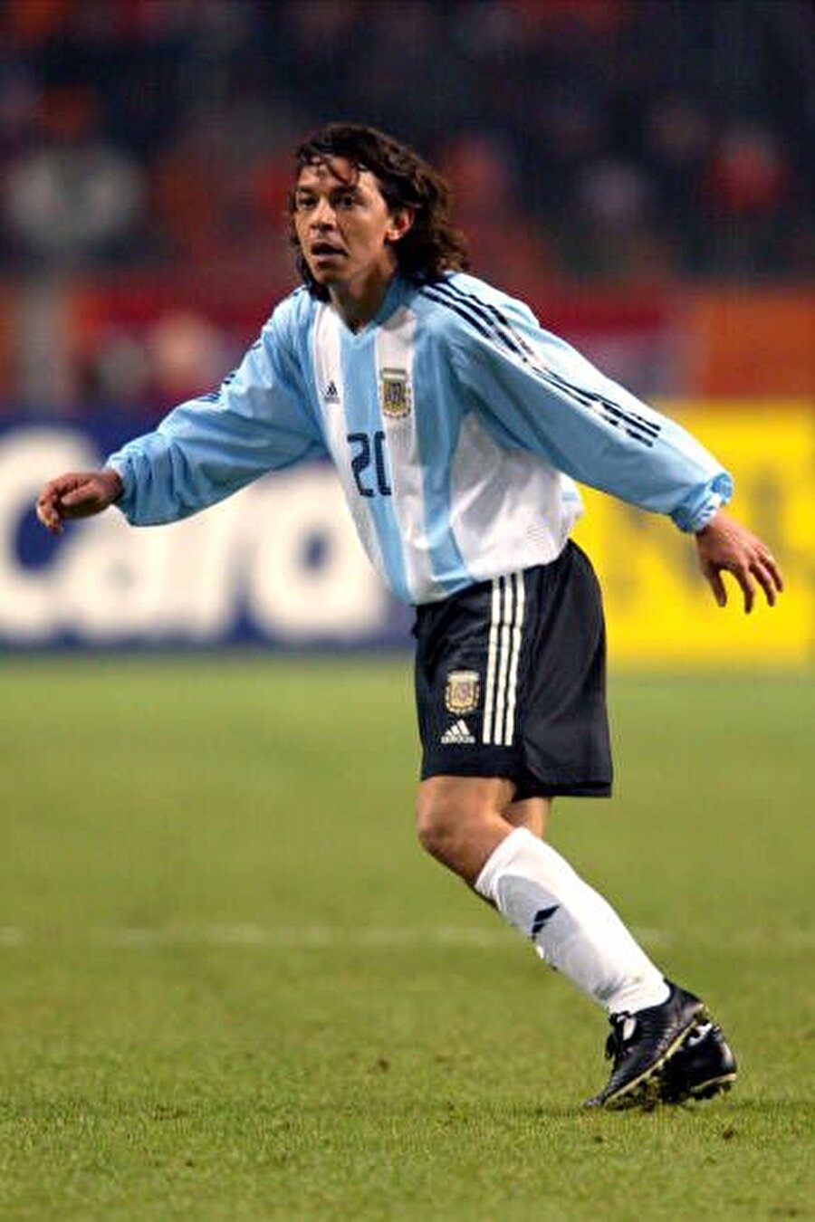Oyun stili Arjantin futbolunun efsane 10 numarası Gallardo'ya benzetildiği için Galla lakabını aldı.

                                    
                                    
                                    
                                    
                                    
                                
                                
                                
                                
                                