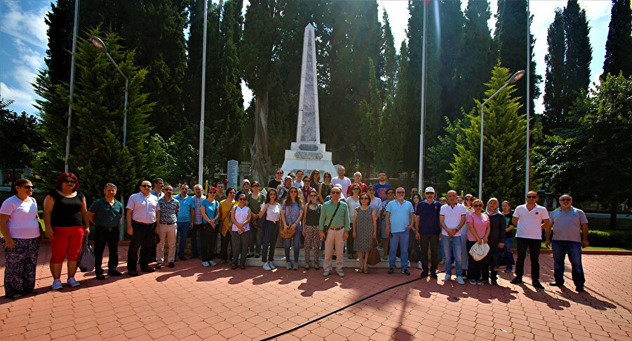 Tarih öğretmenleri, İzmit'te sokak sokaka gezerek değerlendirmeler yaptı.
