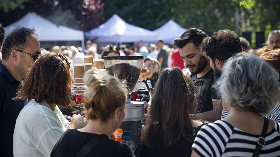 Ankara'da düzenlenen kahve festivaline yüzlerce kişi katıldı
