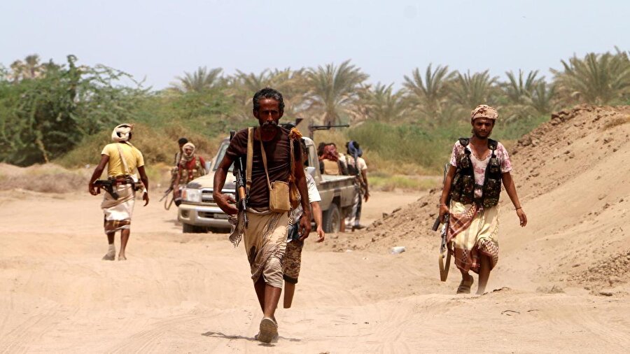 Yemen'in Hudeyde kentinde hükümet güçleri ile Husiler arasında şiddetli çatışmalar yaşanıyor.