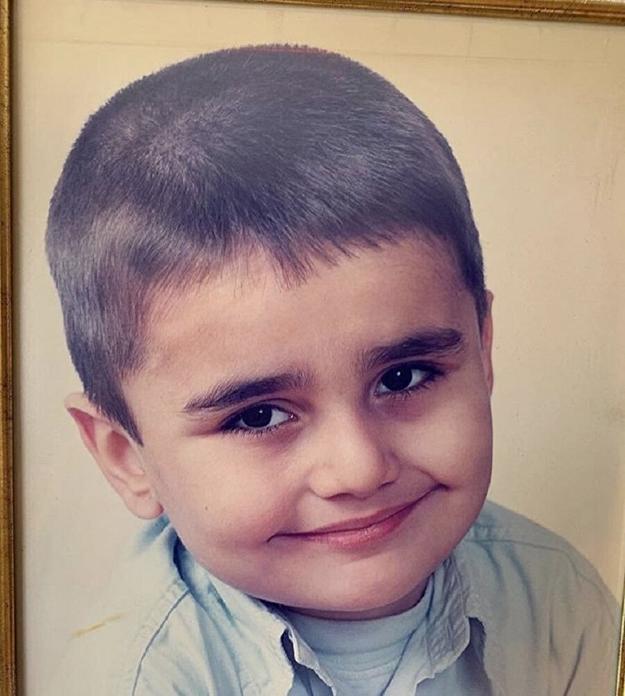 CZN Burak gülüşsüz​