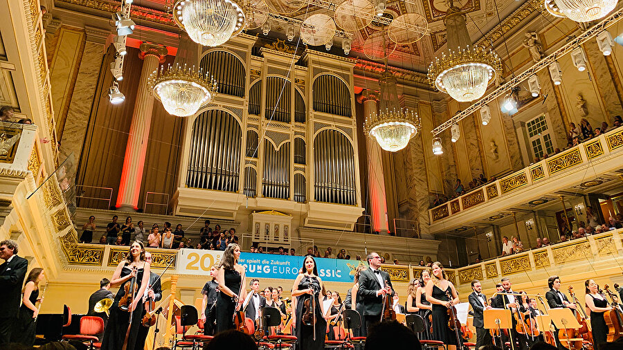 Etkinlik Berlin'in en büyük salonlarından Konzerthaus'ta gerçekleşti.