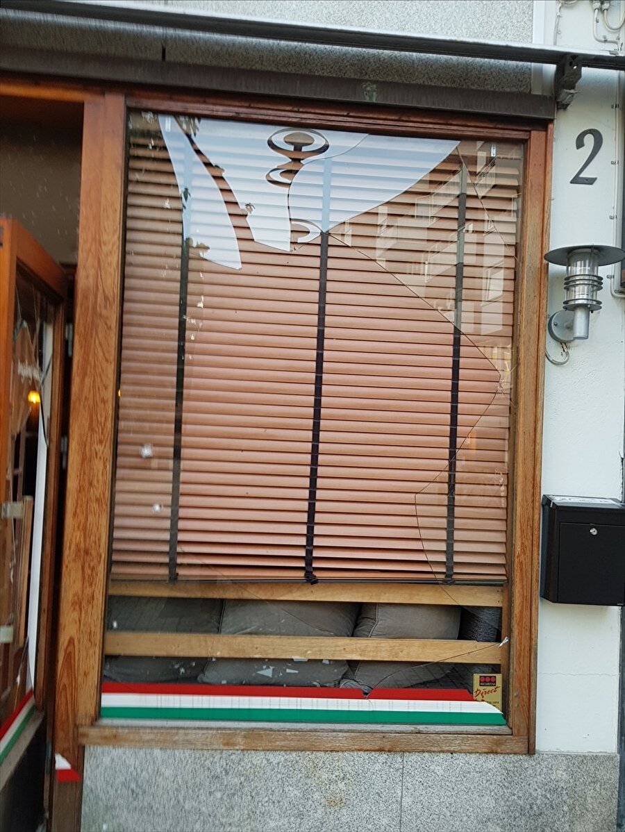 İsveç'in Göteborg kentinde Türk restoranına el yapımı patlayıcıyla saldırı düzenlendi.