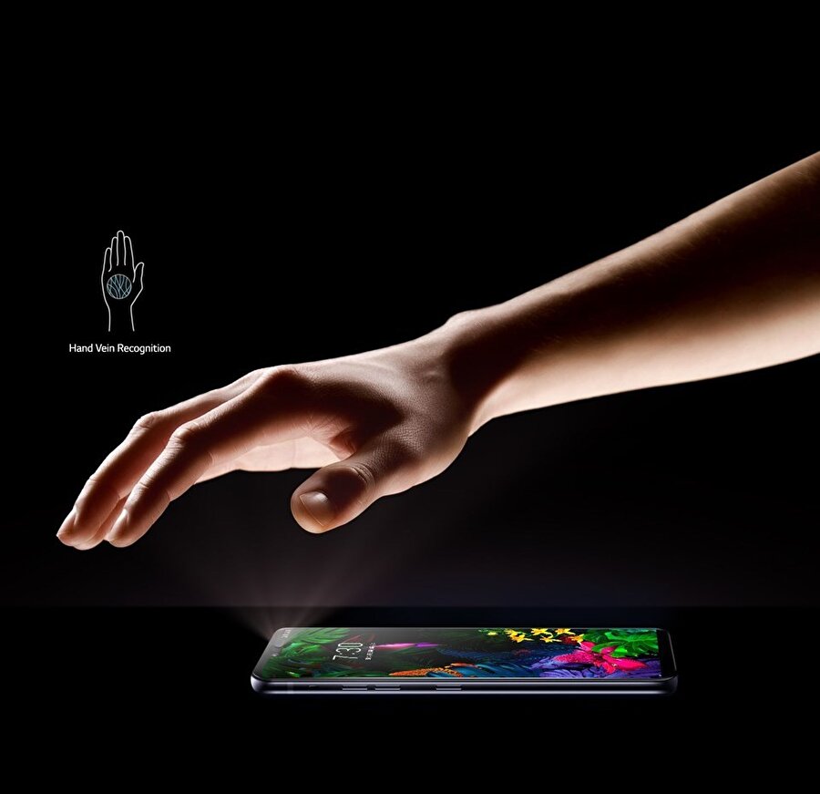 LG- G8 ThinQ sahibi avuç içinden tanıyor.