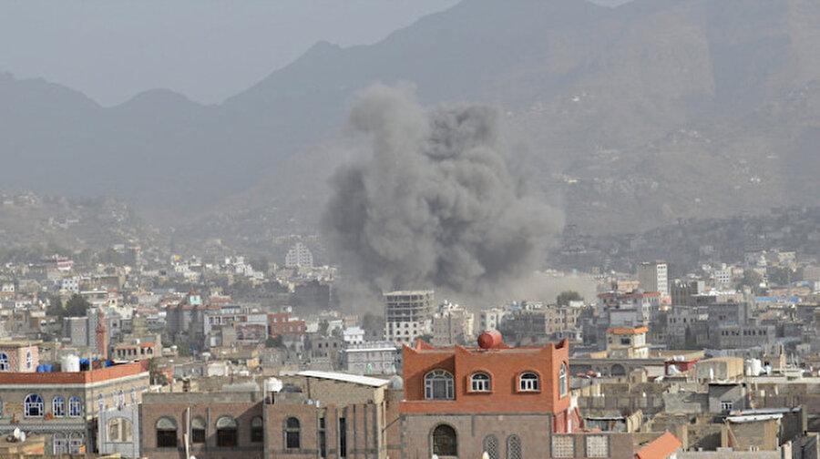 Yemen'de askeri geçit törenine çifte saldırı: 32 ölü

                                    Yemen'in Aden kentinde askeri geçit sırasında iki saldırı düzenlendi. Saldırılarda 32 kişi öldü.
                                