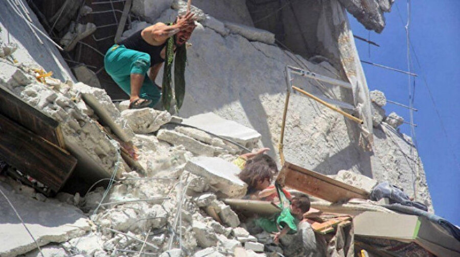 Suriye'de 1 ayda 119'u çocuk, 433 sivil öldü
Suriye İnsan Hakları Ağı, geçen ay çoğu rejim güçlerince olmak üzere 119'u çocuk, 64'ü kadın toplam 433 sivilin çatışan gruplarca öldürüldüğünü açıkladı. Sadece Esed rejimi güçleri ve destekçisi Rusya'nın saldırılarında, geçen ay toplam 318 sivil hayatını kaybetti