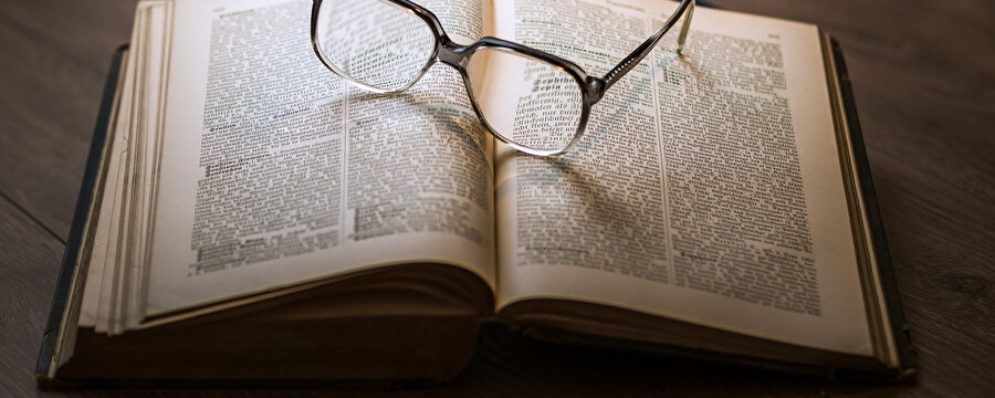 Şeyh Gâlib, şiir yazmaya başlayanlar için “Hüner semtinde koşmaya başladılar,” der.