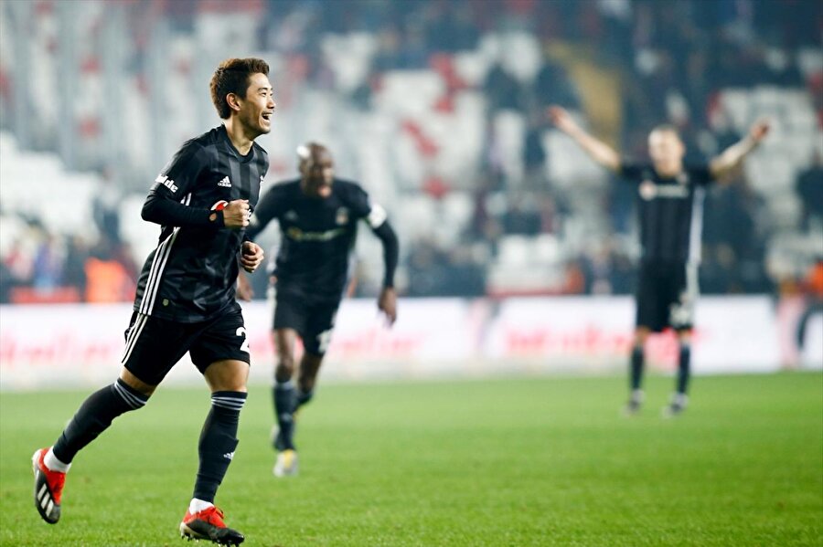 Japon yıldız, Beşiktaş'ın 'kal' teklifini kabul etmemişti.