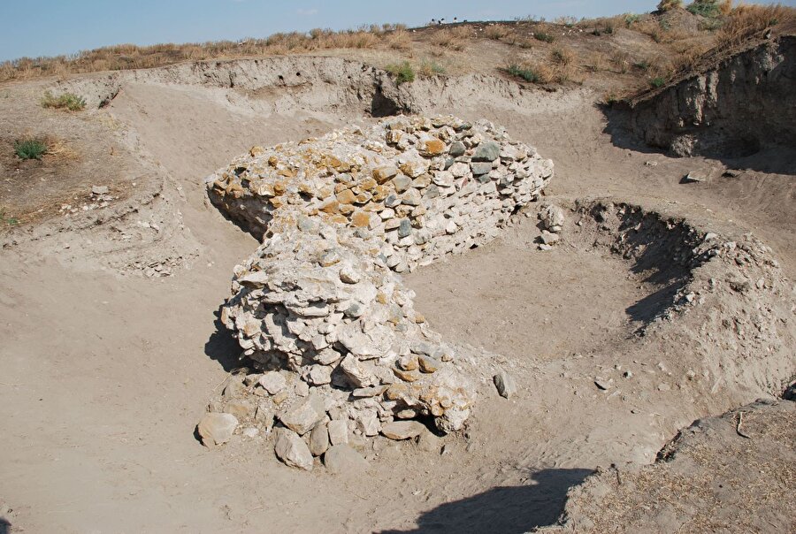 Niğde'nin Ulukışla ilçesi Porsuk köyü yakınlarındaki Porsuk-Zeyve Höyük'te ev kalıntıları bulundu.
