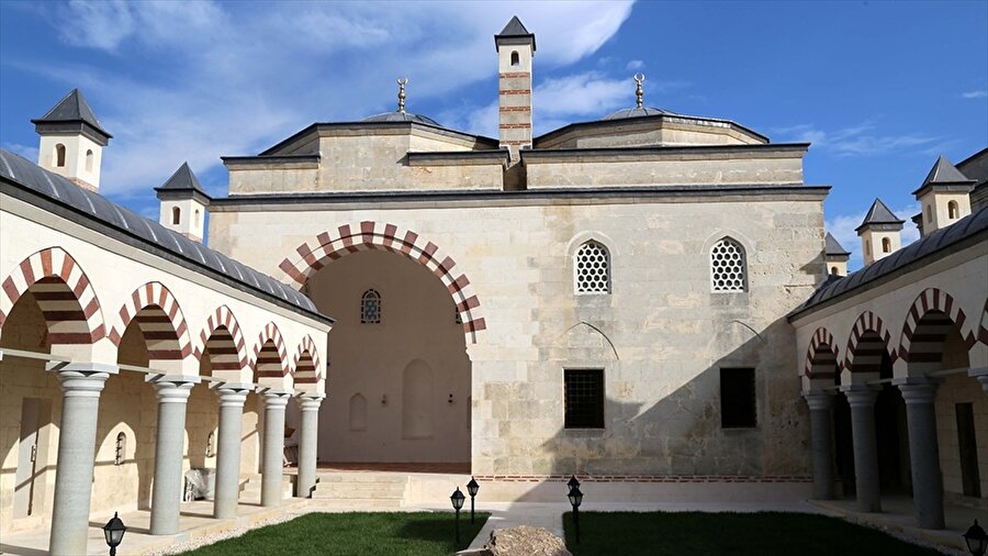 Fatih'in eğitim aldığı medresenin restorasyon çalışmaları 3 yıl önce başlamıştı.