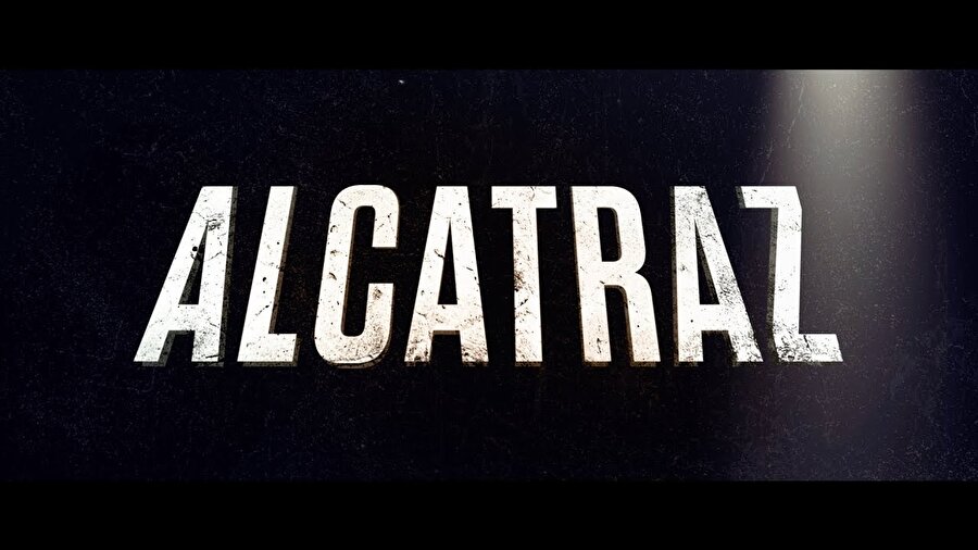 Alcatraz
Yönetmenliğini ve senaristliği Andrew Jones'un gerçekleştirdiği film, bir soyguncu ile eski bir gangsterin liderliğinde Alcatraz'dan kaçmaya çalışan bir grup suçlunun hikayesini anlatıyor.
Daha önce 19 kez beyazperdede konu edilen ve 1861-1963 yılları arasında cezaevi olarak kullanılmış bir ada olan "Alcatraz"ın hikayesinden yola çıkarak hazırlanan yapımda Gareth Lawrence, Derek Nelson ve Mark Homer oynuyor.