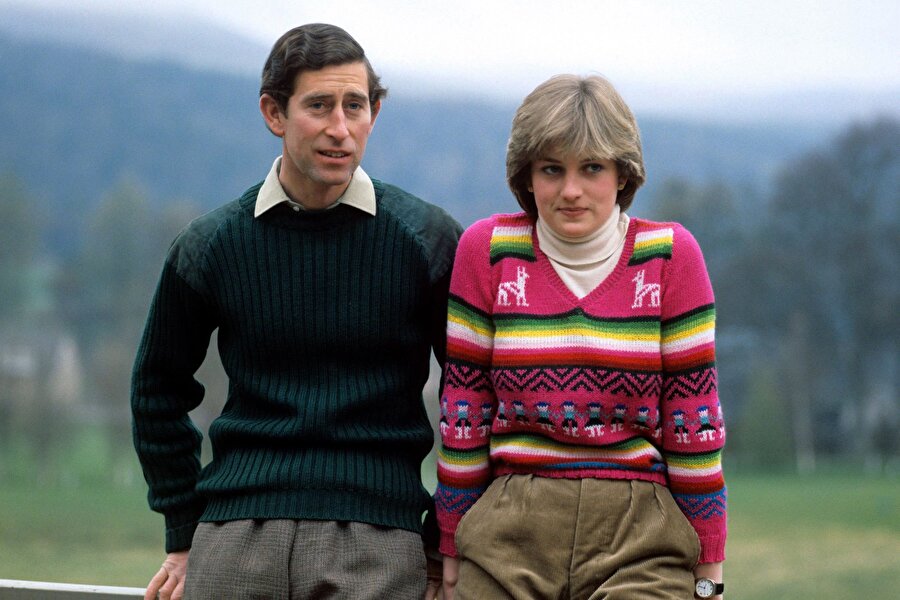 Prens Charles ve Prenses Diana'nın evlenmeden önce çekildikleri bir fotoğraf.